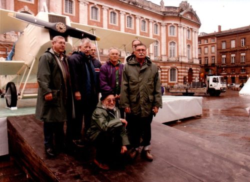 A2-P11-Pose-devant-Capitole-1-img20251118 19033204