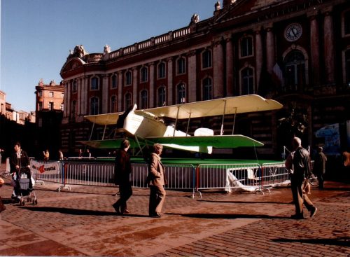 A2-P17-Expose-Capitole-devant-public-img20251118 19125471