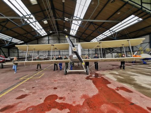 Sortie du hangar pour la présentation en vol
