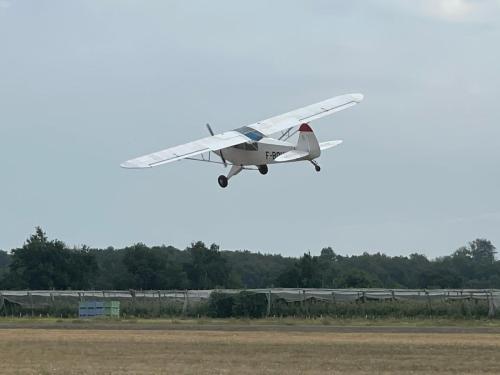 Décollage glissé du Piper PA19 F-BOUA